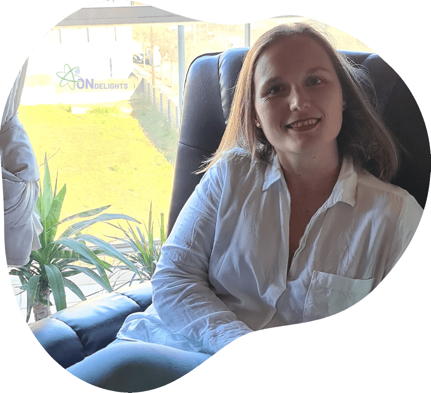 Ana-Martinez-Mantero-ondelights.com-top-1-1.png